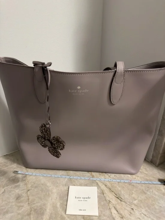 Kate Spade New York Kerri Medium Tote with Charm Grey - Picture 4 of 6